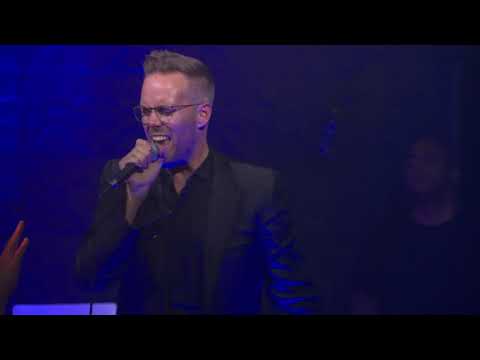 LGBTQ ally Dan Reynolds duets with Justin Tranter at the GLAAD #SpiritDay concert ‘BEYOND’