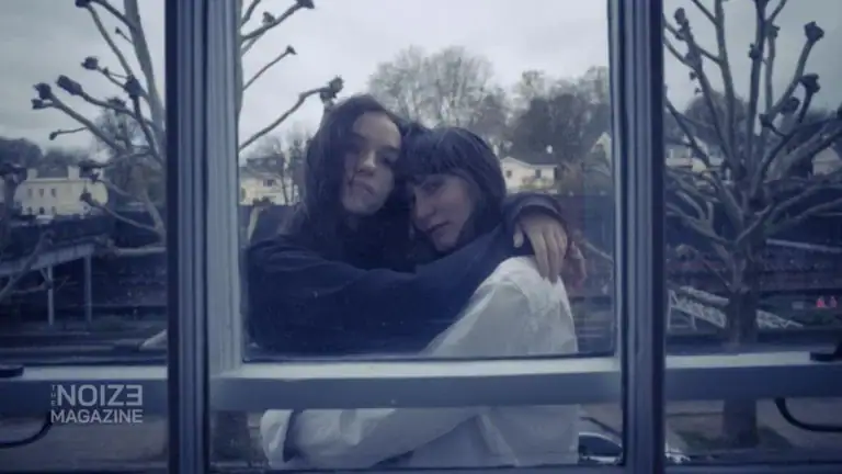 Cusk - Blu Tac Piano - The Bird